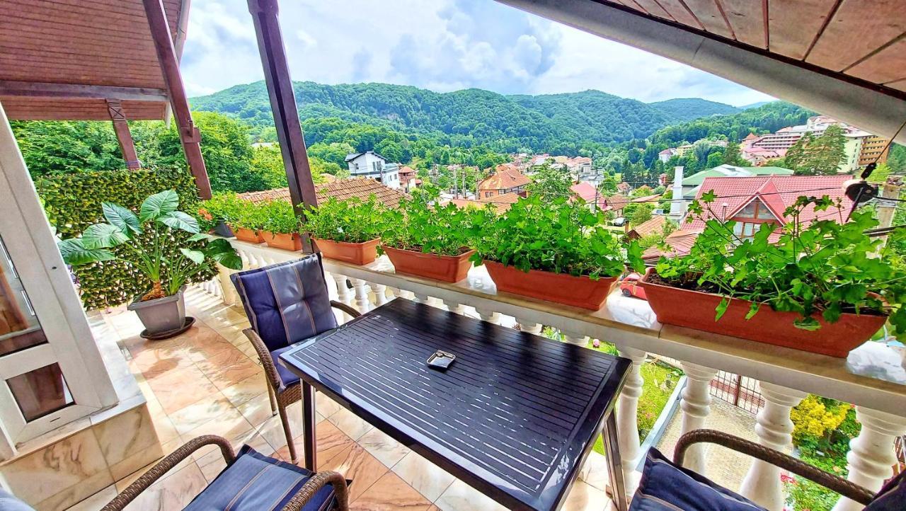 Отель Casa Giulia Бэи­ле-Олэ­неш­ти Экстерьер фото